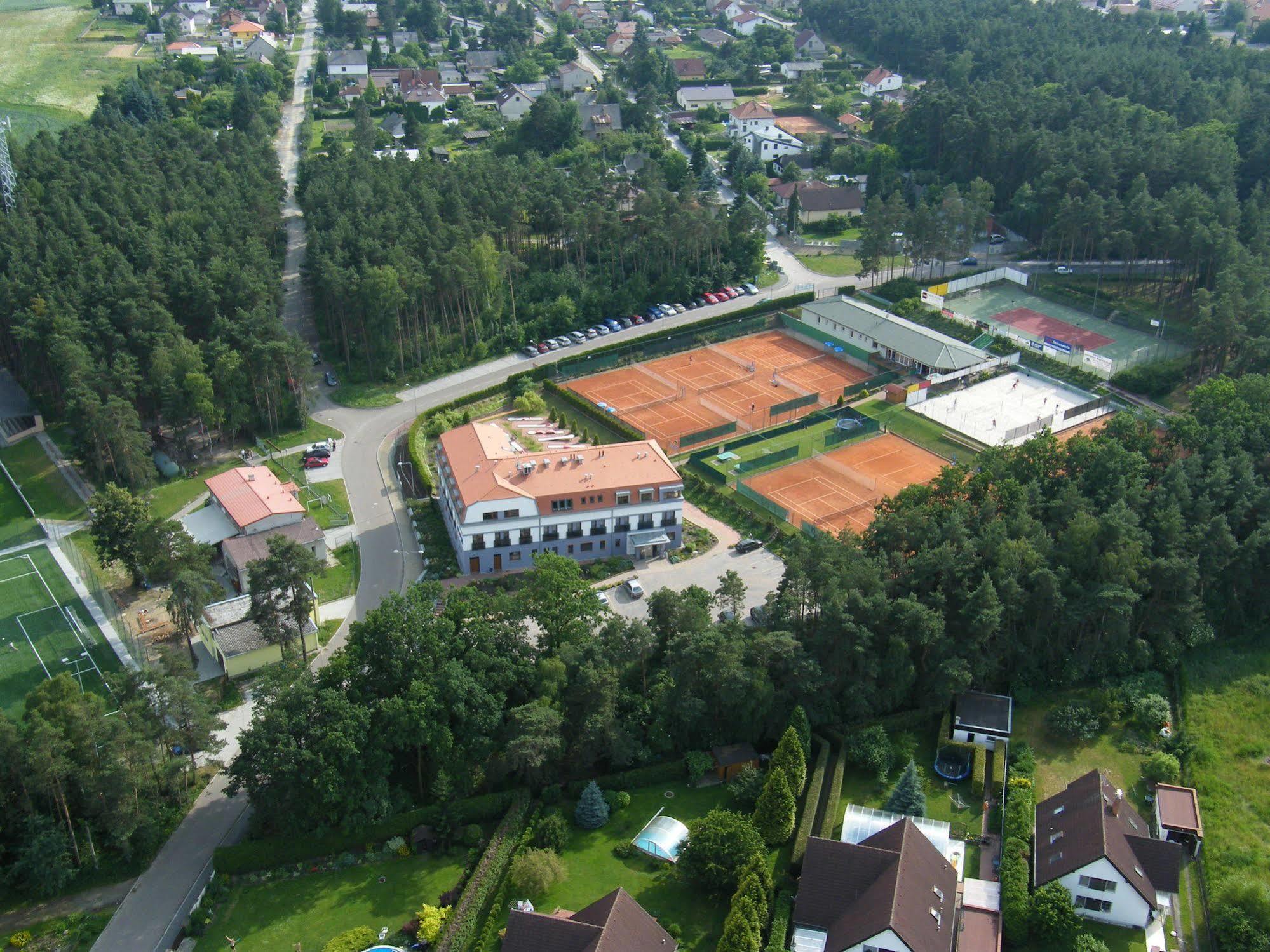 Hotel Sport Zruc Exterior photo